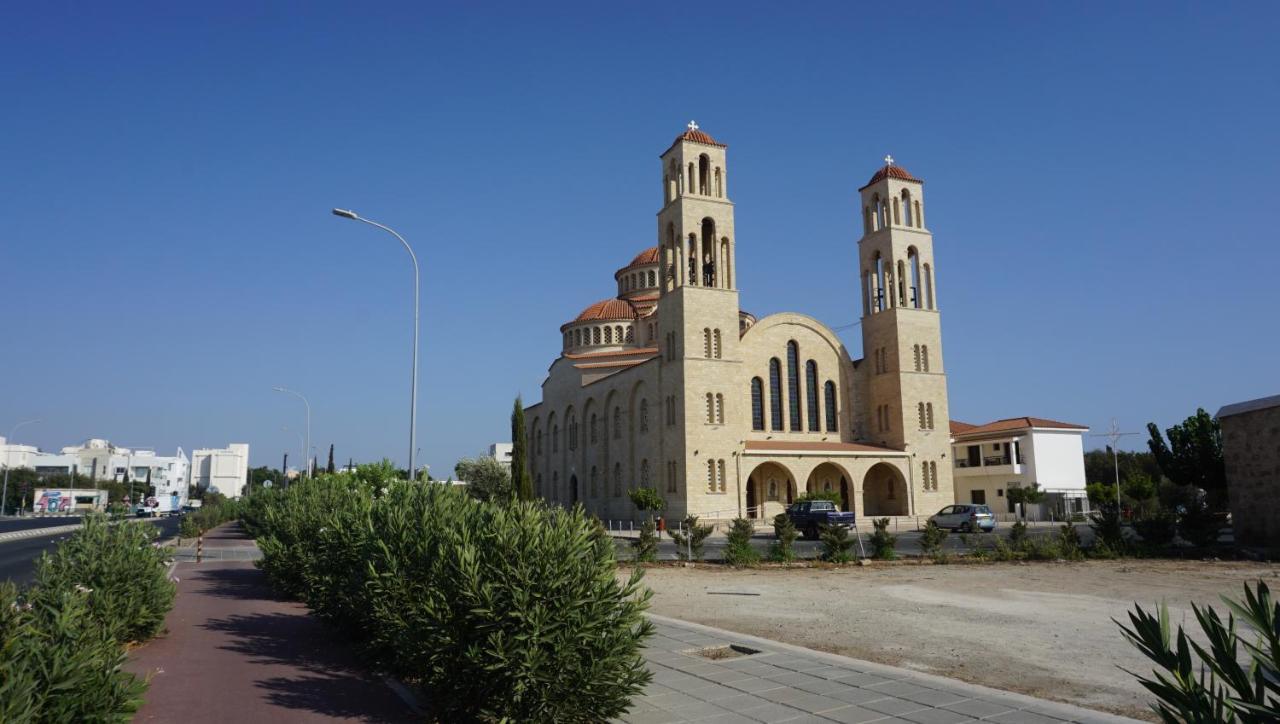 Limnaria Gardens Paphos, Near Beach מראה חיצוני תמונה